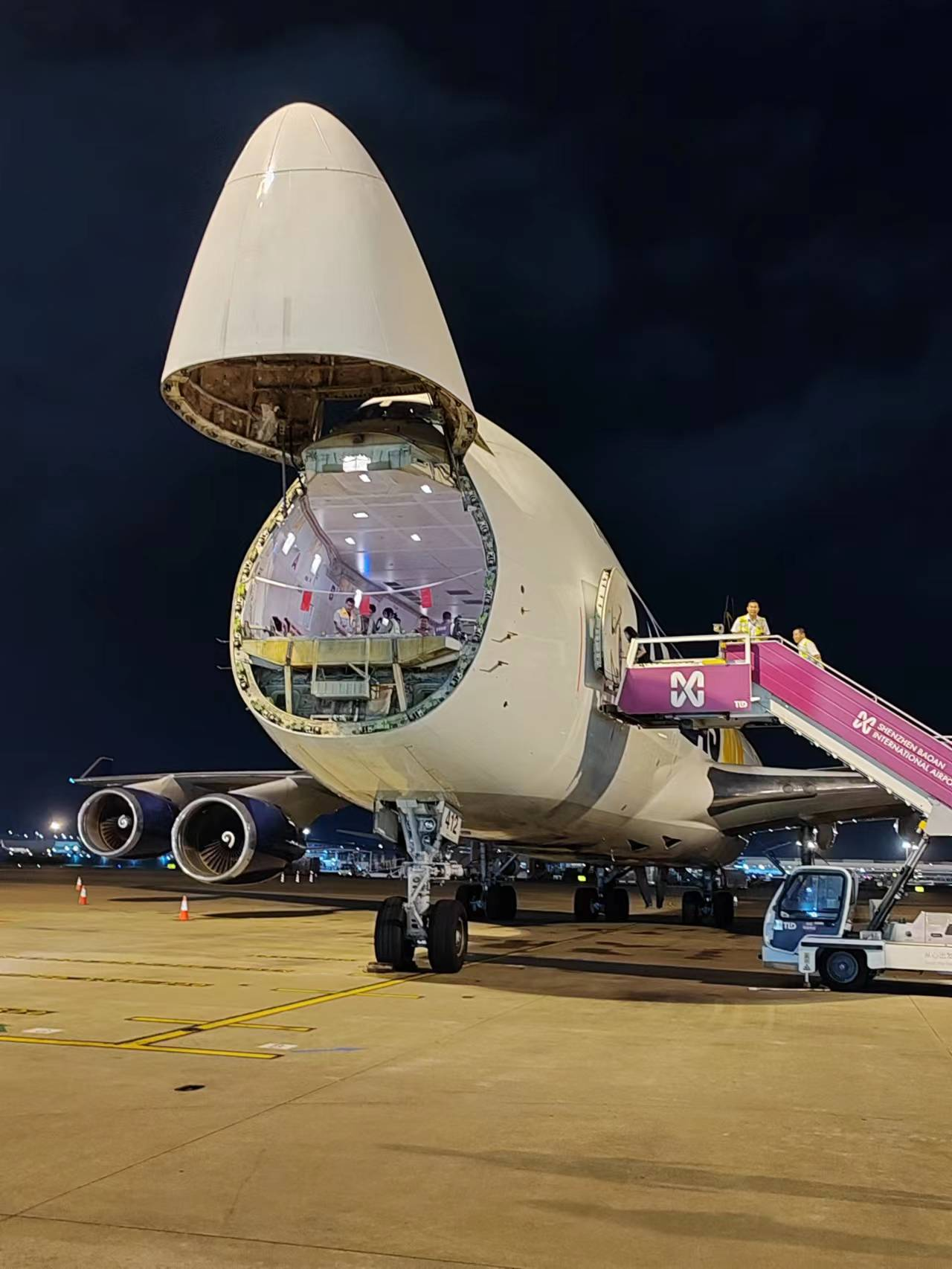 Flight case pour affr&egrave;tement a&eacute;rien - Tuyau en nickel